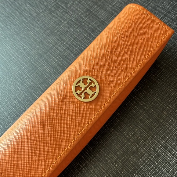 Glass case - Picture 3 of 5